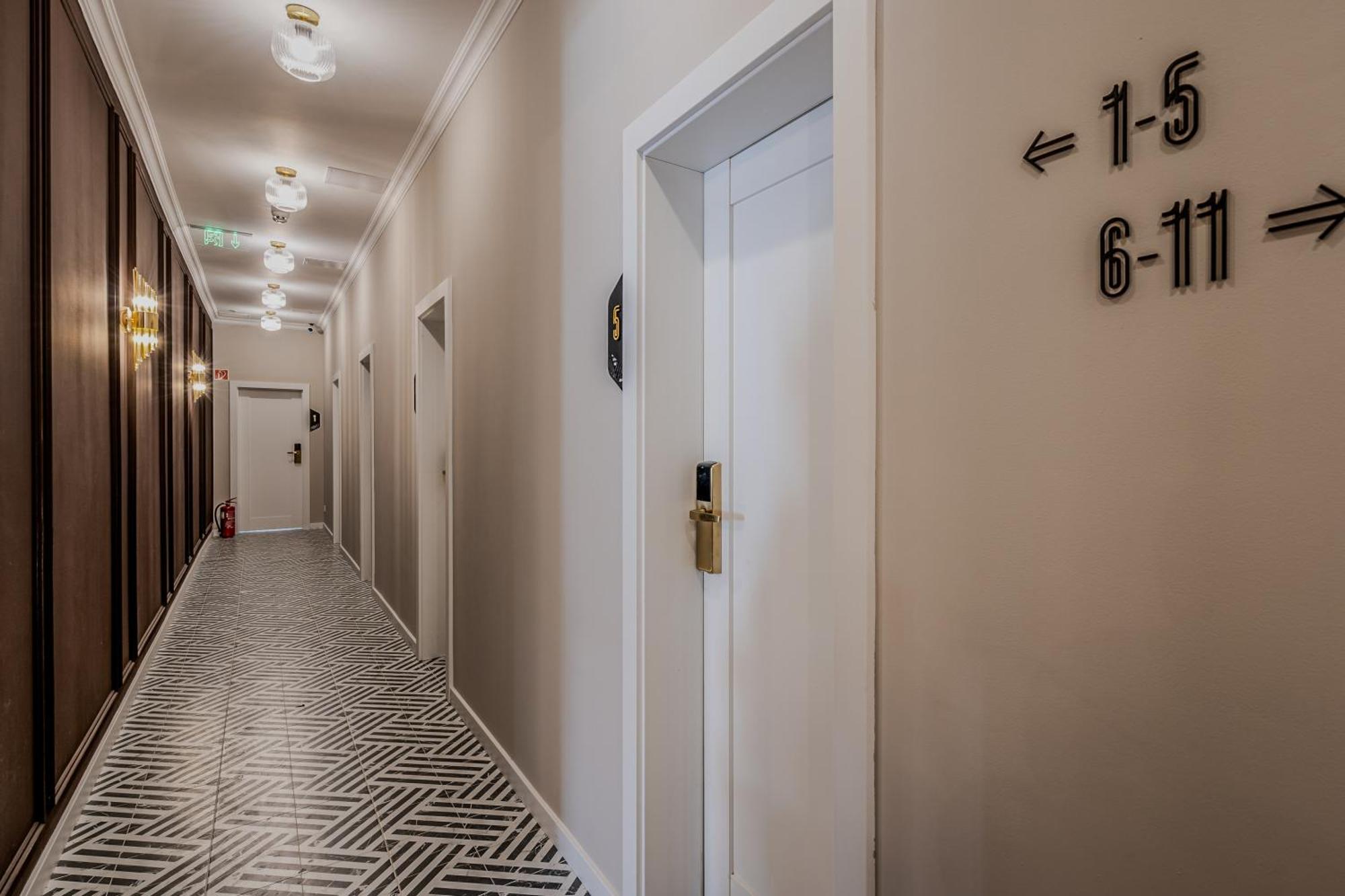 Timeless Boutique Suites By Bqa Budapest Luaran gambar