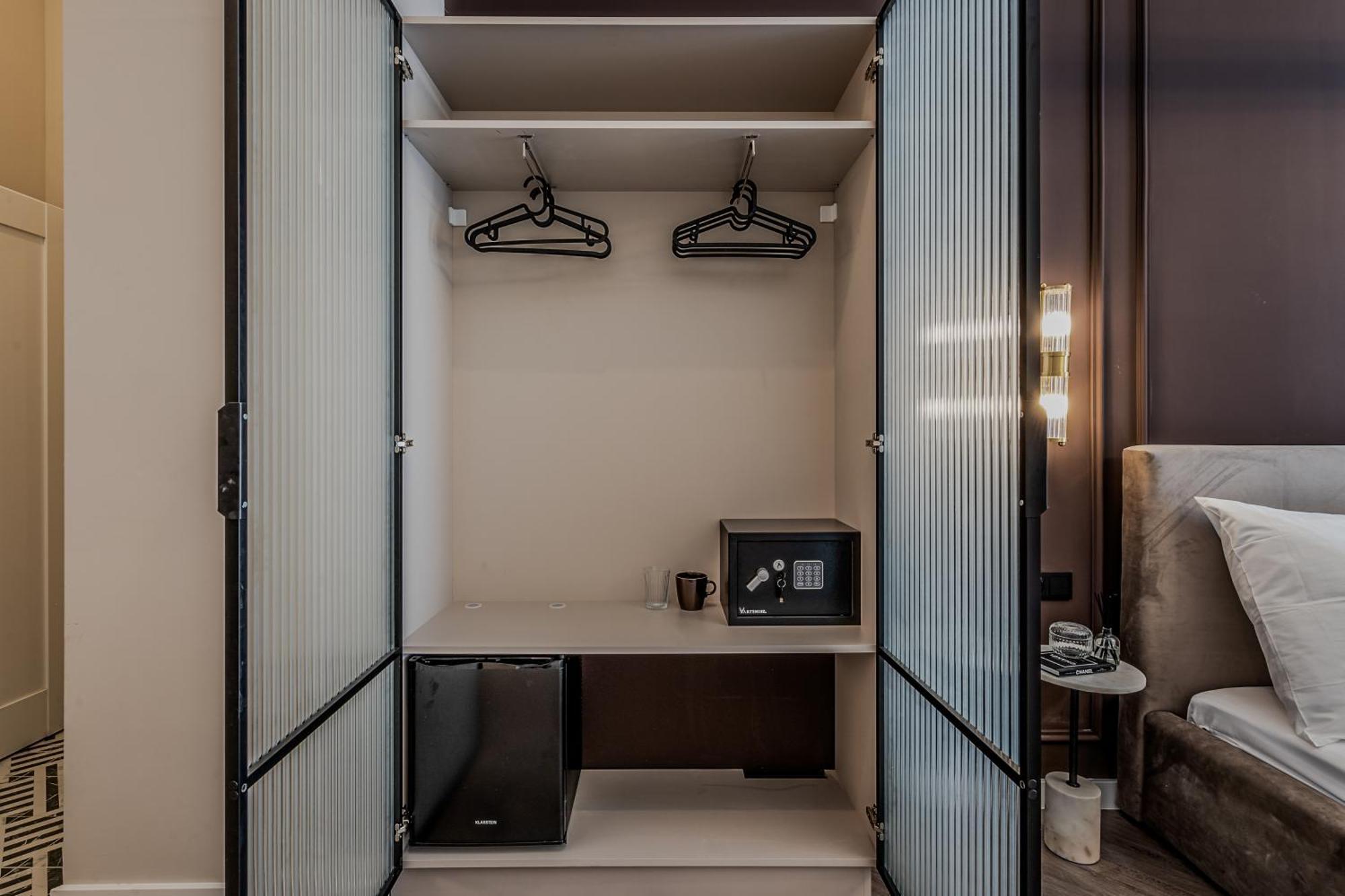 Timeless Boutique Suites By Bqa Budapest Luaran gambar