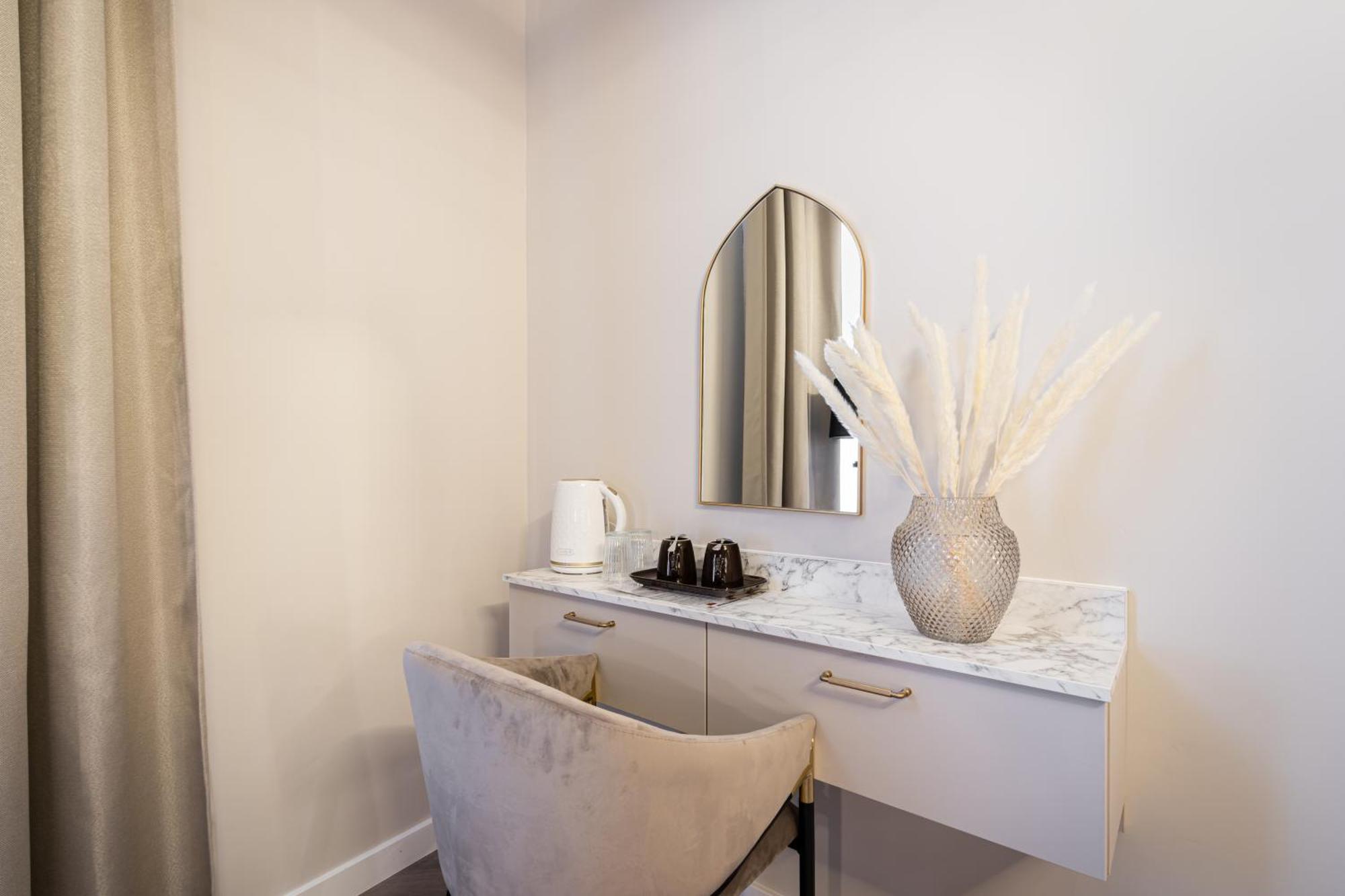 Timeless Boutique Suites By Bqa Budapest Luaran gambar